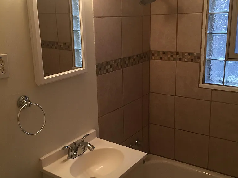 1433 Riverside Dr #6 — Photo 11