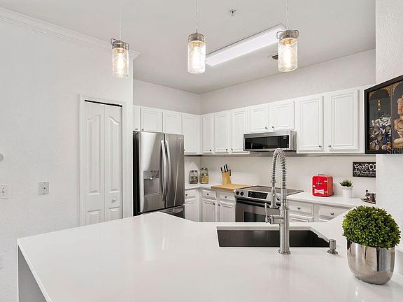 3rd image of 6115 Metrowest Blvd Unit 103