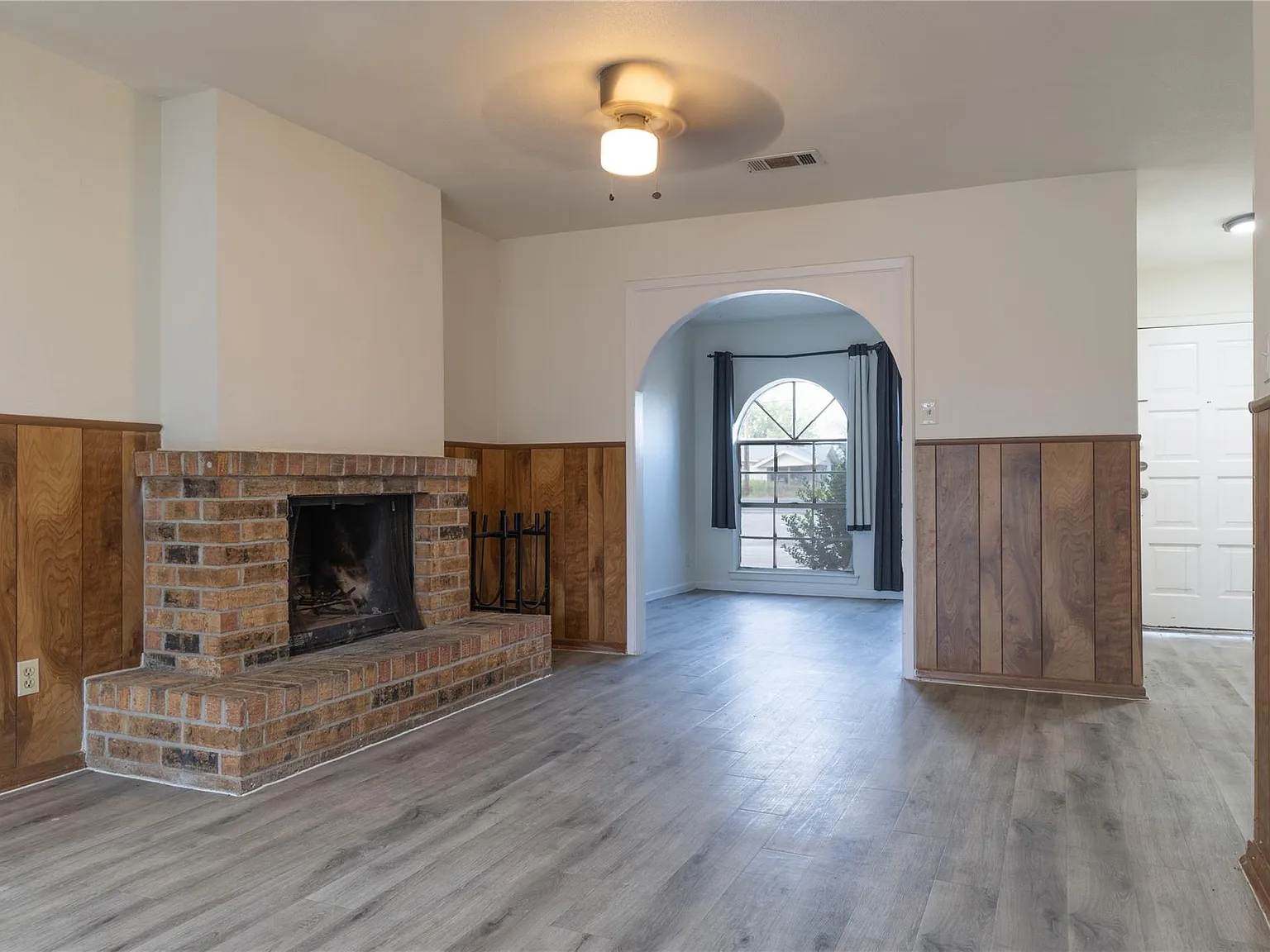 3 bed, 2.0 bath, 1613 sqft, $2,350 — Photo 3