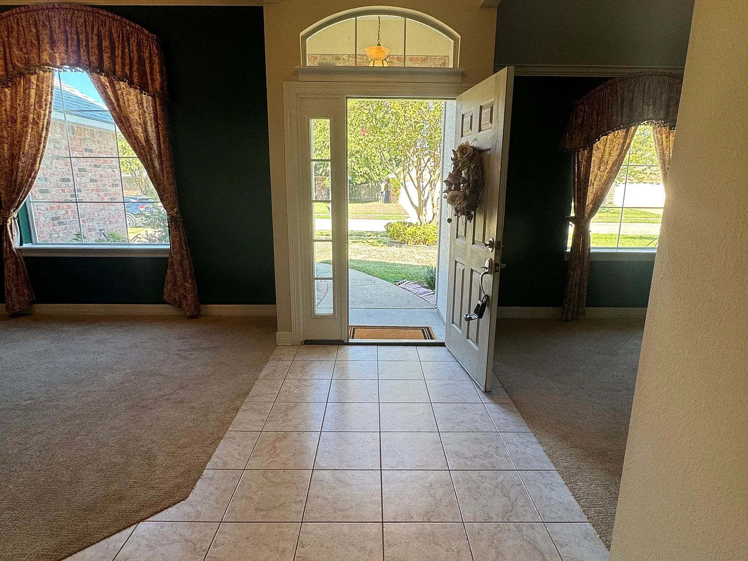 3 bed, 2049 sqft, $2,100 — Photo 3
