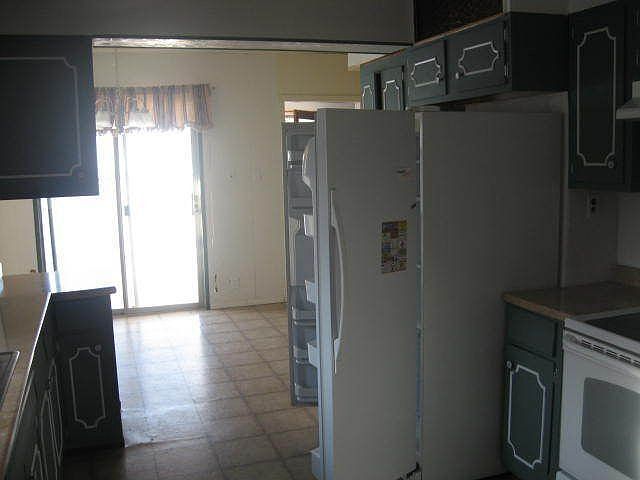 2nd image of 825 Lombard St
