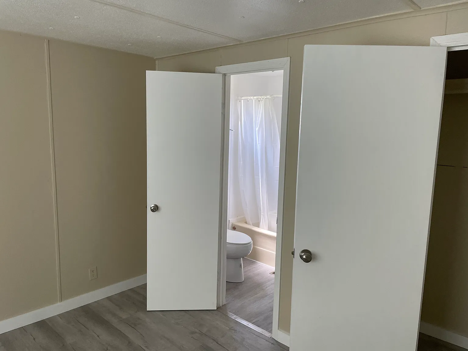 3 bed, 1000 sqft, $1,500 — Photo 3