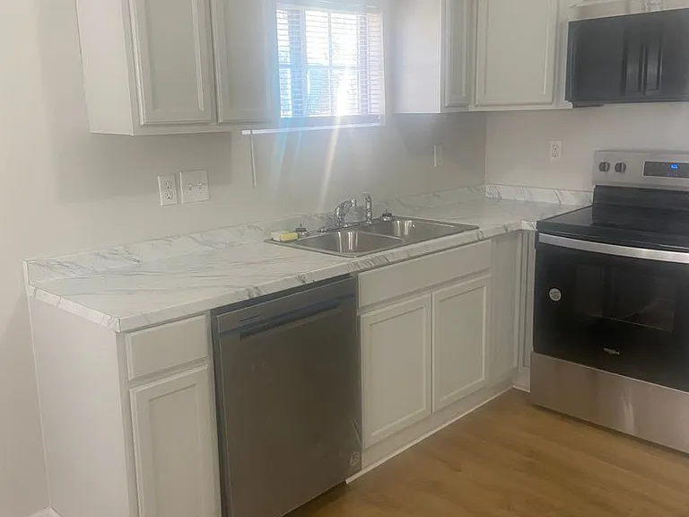 3109 Ridge Ave — Photo 2