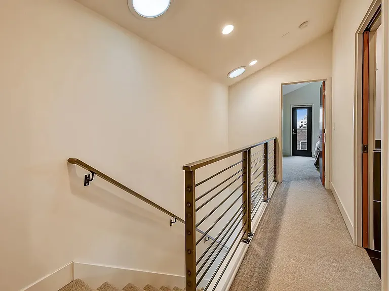 215B 12th Ave E #B — Photo 17
