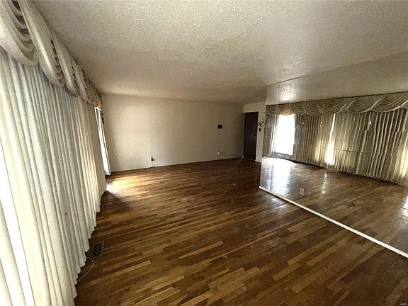 2nd image of 11587 Esperanza Dr