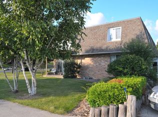 1384 Meadowcreek Dr, Pewaukee, WI 53072