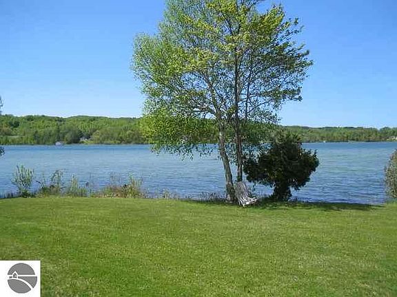 5th image of 708 S Lake Leelanau Dr