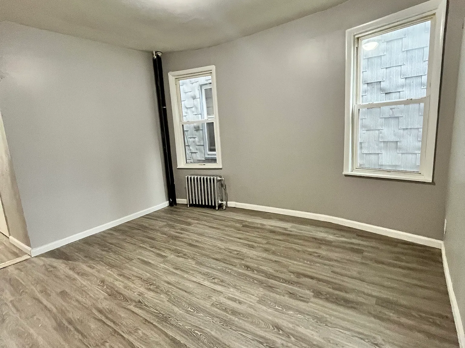 3 bed, 1000 sqft, $2,300 — Photo 3