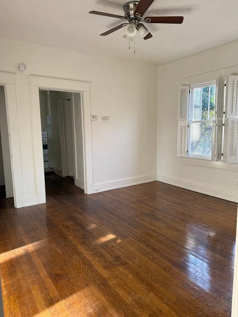 English Village 21st Duplex — Photo 4