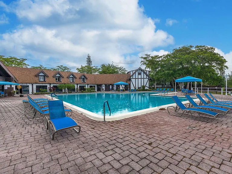 3680 Inverrary Dr #1V — Photo 32