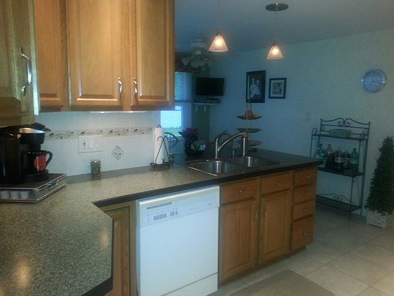 5th image of 12 Pin Oak Dr