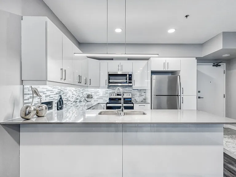 1515 Warde Ave — Photo 1