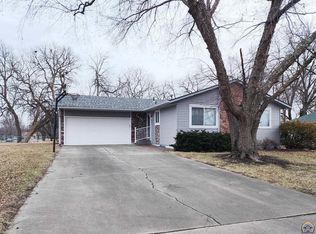 2800 SW Engler Ct, Topeka, KS 66614
