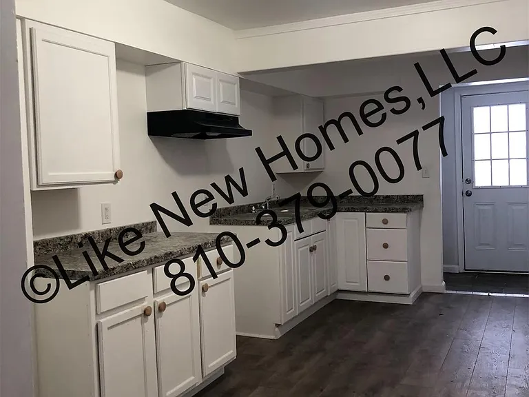 3702 Whitney Ave — Photo 6