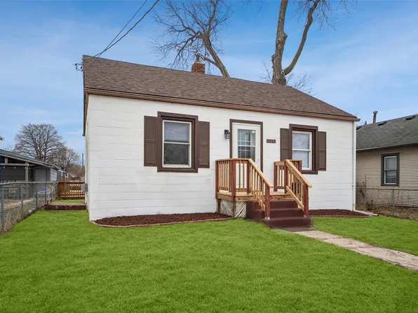 2057 Maple St, Des Moines, IA 50317