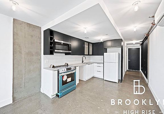 5th image of 21 29th St #505