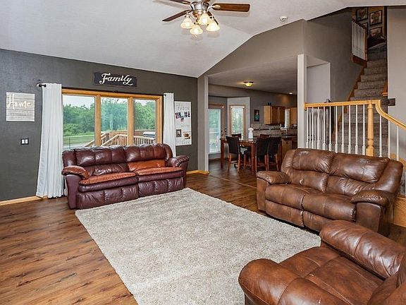 4th image of 9616 Galleria Dr