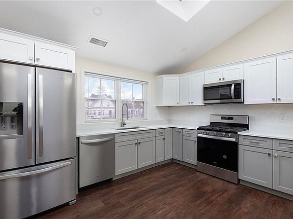 2nd image of 206 Waterman St Unit 3