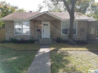 1307 E Park Ave, Victoria, TX 77901