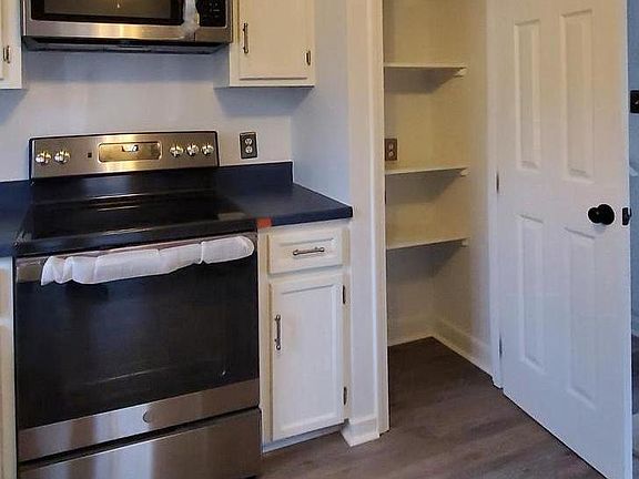 2nd image of 450 Laurel Ave