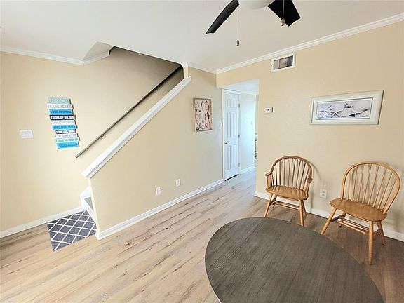 4th image of 925 Sealy St #3