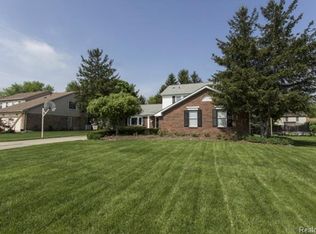 22099 Clover Ln, Novi, MI 48375