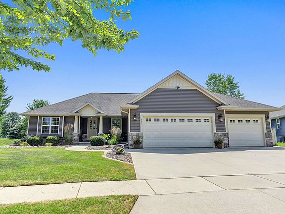 3rd image of 651 Pebblestone Cir