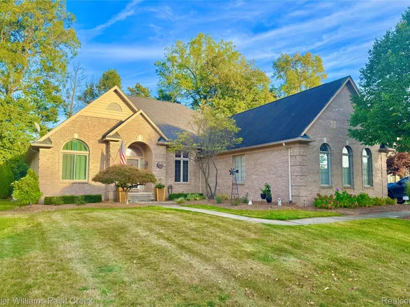 3232 Paramount Ln, Auburn Hills, MI 48326