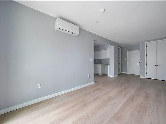 4th image of 3509 Farragut Rd #3C