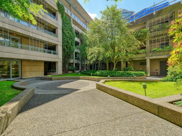 183 Keefer Pl #306, Vancouver, BC V6B 6B9