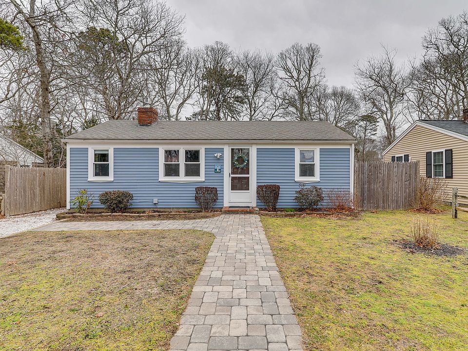 Welcome to Sol y Mar; a house with CENTRAL AC (very rare in a house at this price point).