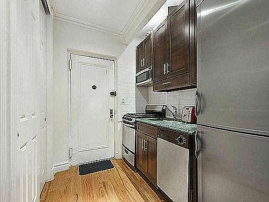 2nd image of 535 Hudson St APT 2G