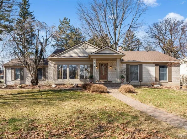 1003 Hemlock Dr, Rochester, MI 48307