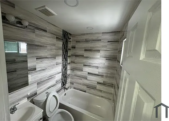 1410 Oakley St — Photo 6