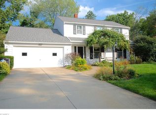 1055 Chatham Pl, Rocky River, OH 44116