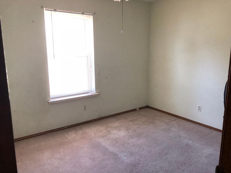 1st image of 120 S Silver Dr
