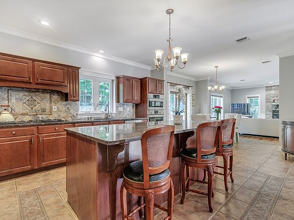 5th image of 16 Lori Ln