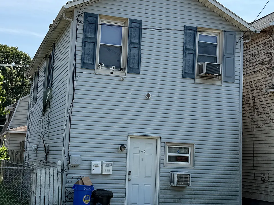 166 Brook St #2
