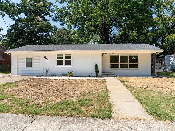 2nd image of 208 S Pine Ln