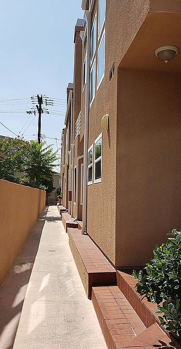 1st image of 734 E Verdugo Ave #2