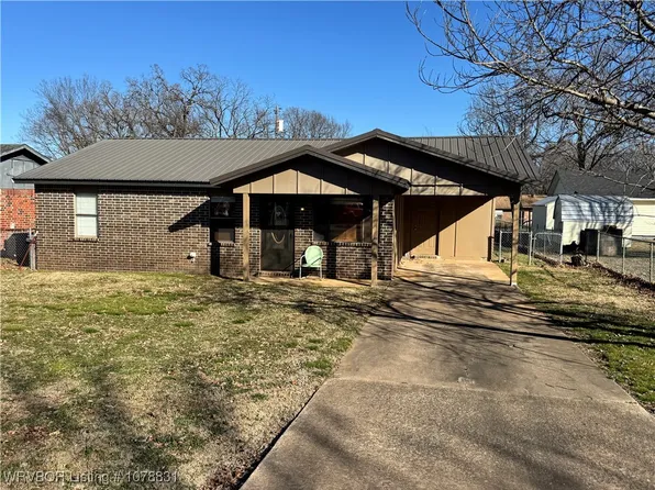 702 Hamilton St, Poteau, OK 74953