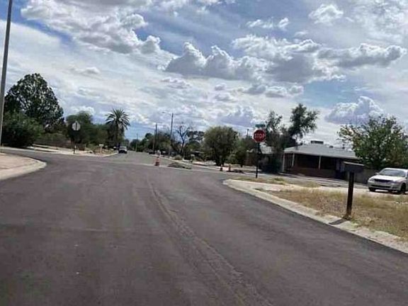 Exterior Neighborhood (street photo)