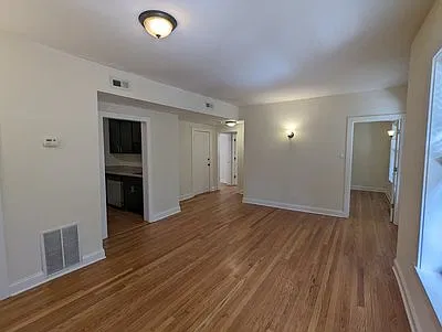 4032 N Ashland Ave — Photo 2