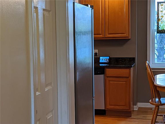 3rd image of 835 Fairway Cir