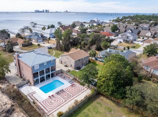 8916 Schooner Ct, Navarre, FL 32566