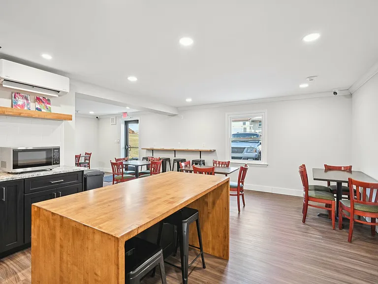 Shared Kitchen & Common Area