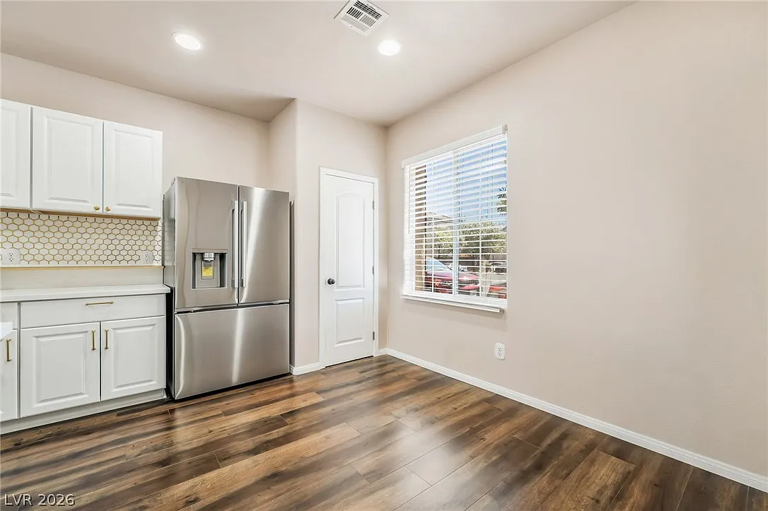 3 bed, 2.5 bath, 1355 sqft, $1,950 — Photo 4