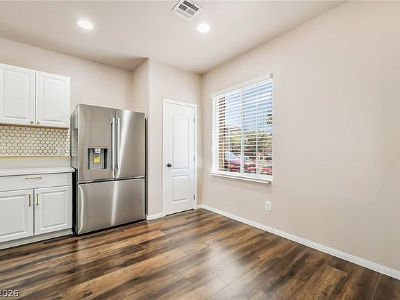 4th image of 10471 Masons Creek St