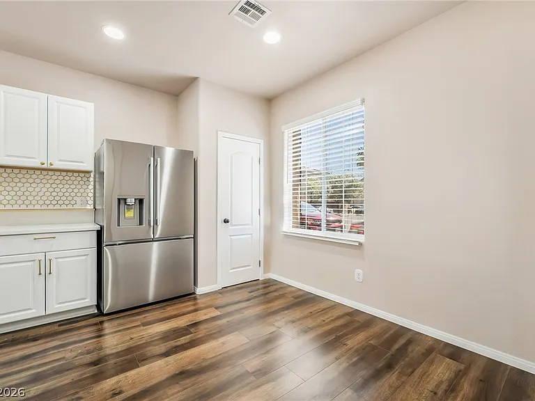 10471 Masons Creek St — Photo 5