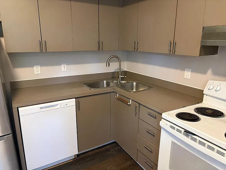 1650 S Spring Ave #3B — Photo 10